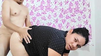 Milf amadora morena goza no rosto da esposa