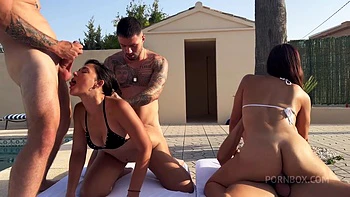 Heftige Poolparty eskaliert in wilden Gruppensex mit DP