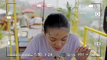 Amadora asiática morena com pau e peitos grandes