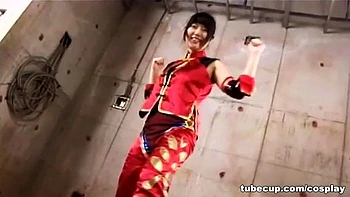 Японское косплей порно: любительский трах сзади и миссионерка