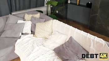 Long-legged brunette Mini Mitzix fucked missionary