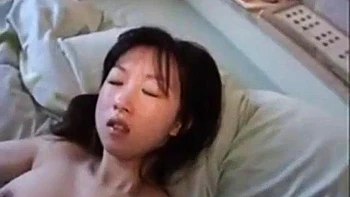 Японка с большой грудью дрочит и трахается наездницей и сзади