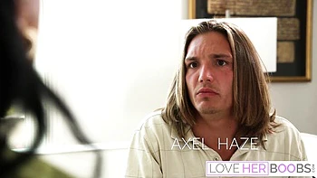 Milf asiática peituda chupando e cavalgando gostoso