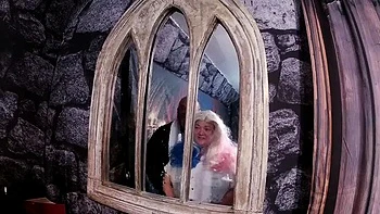 Озорная студентка из Британии получает порку и делает глубокий минет