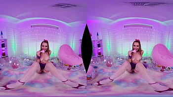 Mia se chupa la polla con medias de red