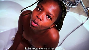 Adolescente negra pequena leva uma porrada facial bruta