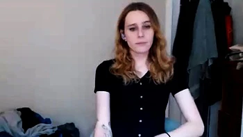 Amateur Teen Masturbates on Webcam