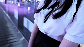 Gros plans hardcore d’adolescente japonaise qui éjacule