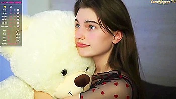 Teen con tetas grandes mueve su culo para polla enorme y follada salvaje