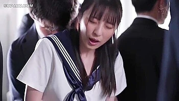 Japanische Studentin Sone Araki mit kleinem Busen