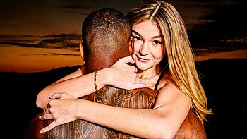 Della Cate peituda chupa e fode forte