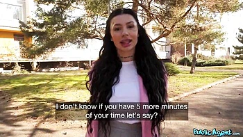 Busenreiche Brünette Nala reitet dicken Schwanz im Cowgirl-Stil