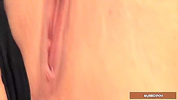 Britney Angel : Milf blonde au gros cul avec jouets