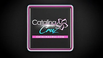 Карли и Дани страстно лижут киски в лесбийском трахе