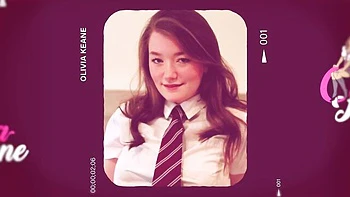 Olivia Keane lambe a buceta e engole no doggystyle