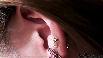 Chica asiática amateur en escena ardiente