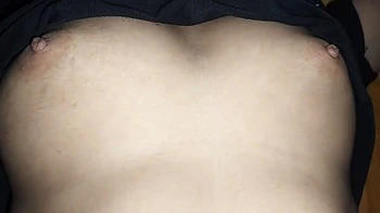 Fille indienne desi baise son copain et lui fait une bonne branlette