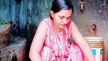 Professora indiana peituda ensina adolescente a foder