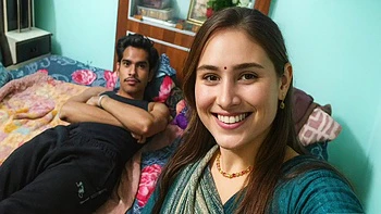 Amerikanisches Landmädchen genießt Fick im neuen Bauernhaus