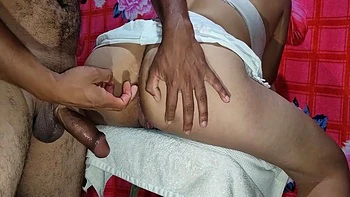 Beau-papa me défonce la chatte anale, dépêche-toi !