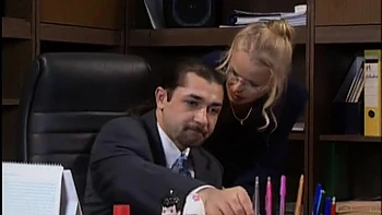 Секретарша Дора Вендер делает боссу ручку и минет