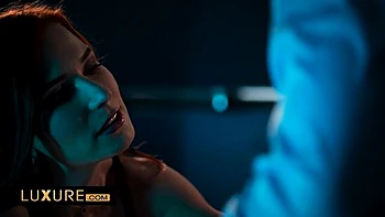 Tetas grandes, crema en culo, monta al revés perrito