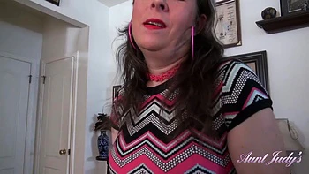 Behaarte Milf Grace wichst für ihren Stiefsohn