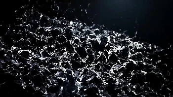 Glattrasiertes Isabella Lui fickt lesbisch und pisst