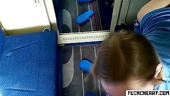 Zorra amateur excitada chupa polla gorda y se follan