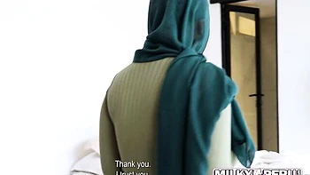 Muslimisches Hijab-Girl im heftigen Dreierfick