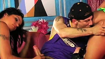 Lnny K1mbrly: Big-Tit Teenlesbian Blowjob & Cowgirl Threesome