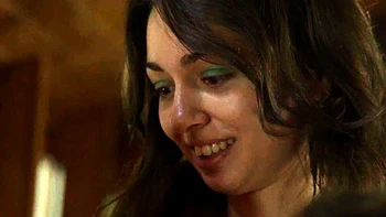 Große Titten Brünette wird sinnlich in der Bibliothek gefickt