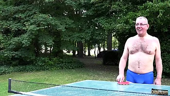 Габби Л сосет член и скачет наездницей