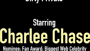 Charlee Chase loira milf fodida com vontade