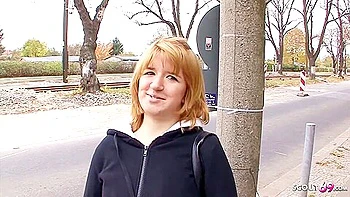 Schüchternes hässliches deutsches Teen vom alten Mann gefickt