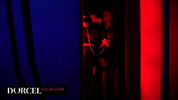 Mordoma morena domina gangbang com boquete e doggy