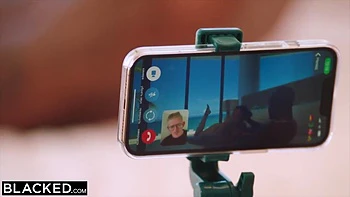 Шатенка хотваиф ебется с большим чёрным членом