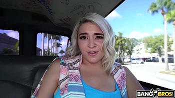 Rharri Rhound reitet hart und bekommt 4K Creampie Milf