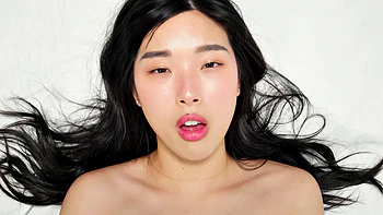 Naive Lexi Lore wird bei Stiefbrüder-Doppelpenetration vernascht