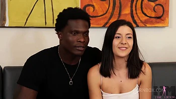 Natalie Brooks, latina con gran culo, debuta en porno con Louie Smalls