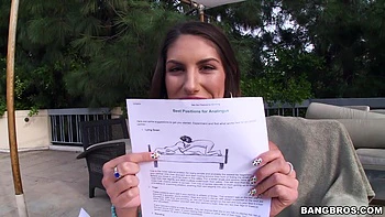 August Ames kommt auf seinen Schwanz