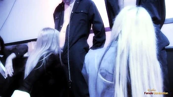 Блондинка-домина с огромными сиськами жестко ебется в группе