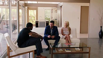 Блондинка-подросток Райли Стар жестко трахает узкую жопу сзади