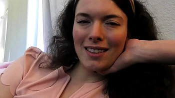 Brunette Teen fickt den Stiefvater ihres Freundes