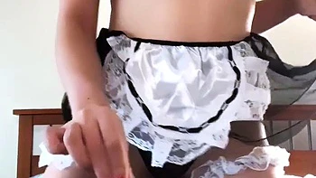 Blondes Babe masturbiert ihre rosafarbene Fotze vor der Cam