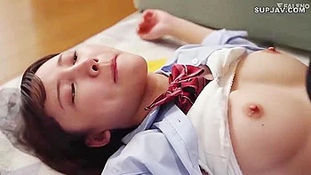 Petit ami faible remplacé par son beau-père viril