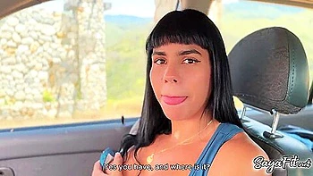 Großer Arsch Latina fickt Typ im Auto öffentlich - Sayafit