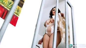 Chubby BBW Cat Bangles fingers and masturbates