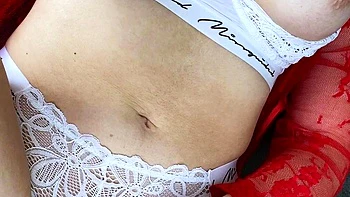 Blonde amateur se branle anal en solo