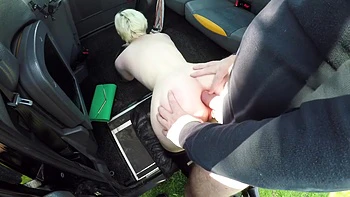 Daisy Delicious Tries Butt Fuck With Old Cabbie